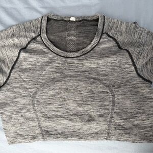 Gray lululemon swiftly top